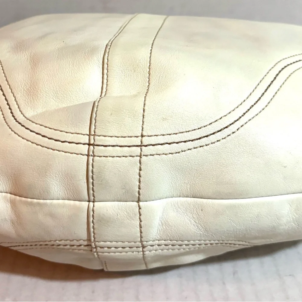 Coach vintage Elegant Cream/ brown Leather Shoulder Bag
